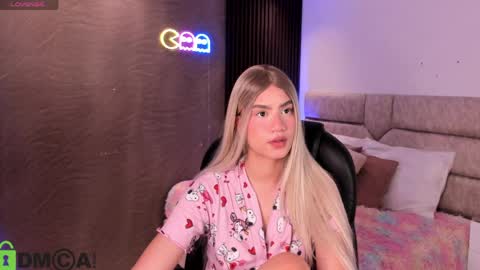 Snapshot of arinextdoor chatting on 3, 4, 2026 Ari online show from 3, 4, 2026