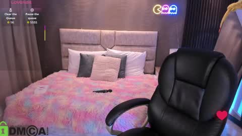 Snapshot of arinextdoor chatting on 14, 4, 2026 Ari online show from 14, 4, 2026
