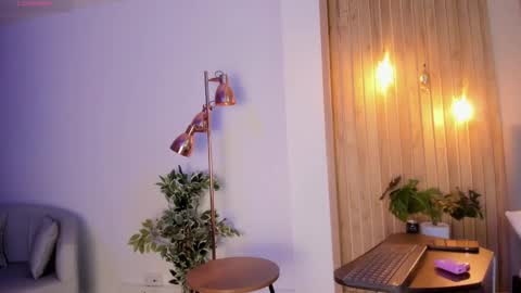 Ari Robert online show from 7, 10, 2025