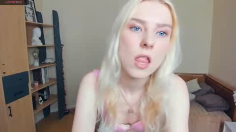 Snapshot of arlavitullo chatting on 16, 6, 2026 Emily online show from 16, 6, 2026