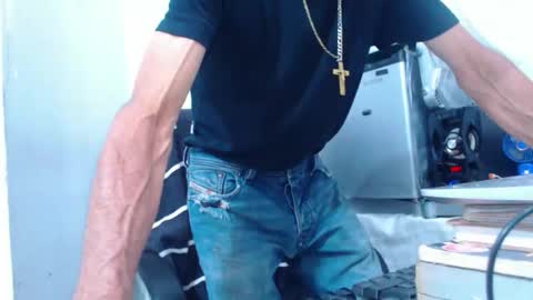 Snapshot of armaduradeacero chatting on 18, 10, 2025 armaduradeacero online show from 18, 10, 2025