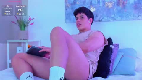 Snapshot of arminjones1 chatting on 9, 4, 2026 online show from 9, 4, 2026