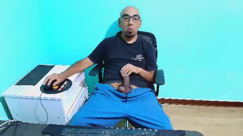 Snapshot of arnelux72 chatting on 13, 7, 2026 arnelux72 online show from 13, 7, 2026