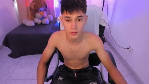 Snapshot of aron_boyy chatting on 31, 3, 2026 Aaron online show from 31, 3, 2026