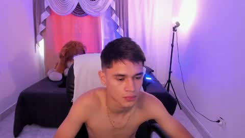 Snapshot of aron_boyy chatting on 2, 4, 2026 Aaron online show from 2, 4, 2026