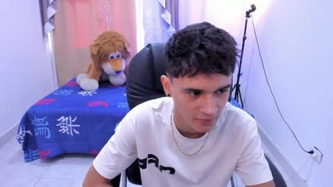 Snapshot of aron_boyy chatting on 9, 4, 2026 Aaron online show from 9, 4, 2026