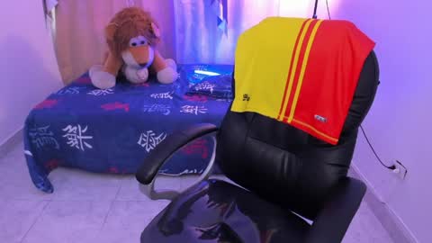 Snapshot of aron_boyy chatting on 10, 4, 2026 Aaron online show from 10, 4, 2026