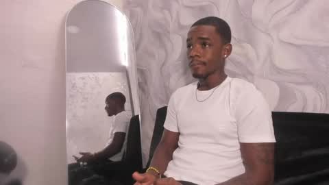 Snapshot of aron_clark chatting on 22, 4, 2026 A R O N online show from 22, 4, 2026