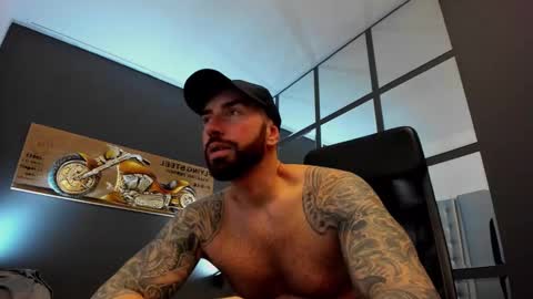 Snapshot of arongrant chatting on 2, 12, 2024 AronGrant online show from 2, 12, 2024