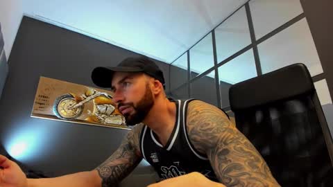 Snapshot of arongrant chatting on 19, 12, 2024 AronGrant online show from 19, 12, 2024