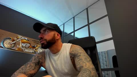 Snapshot of arongrant chatting on 27, 12, 2024 AronGrant online show from 27, 12, 2024