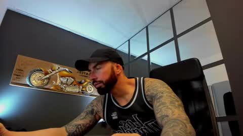 Snapshot of arongrant chatting on 10, 1, 2025 AronGrant online show from 10, 1, 2025
