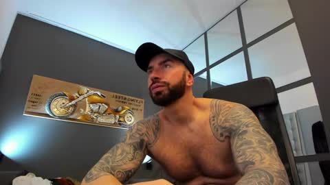 Snapshot of arongrant chatting on 18, 2, 2025 AronGrant online show from 18, 2, 2025