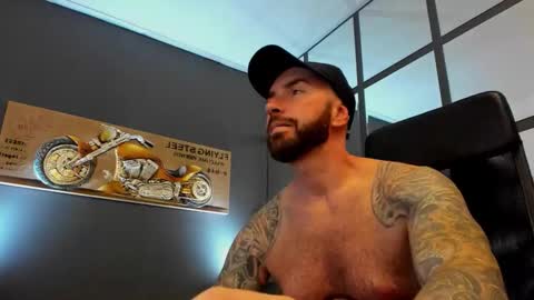 Snapshot of arongrant chatting on 13, 10, 2025 AronGrant online show from 13, 10, 2025