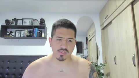 Snapshot of aronwilliams69 chatting on 19, 9, 2025 ARON Independent model online show from 19, 9, 2025