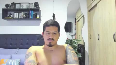 Snapshot of aronwilliams69 chatting on 24, 10, 2025 ARON Independent model online show from 24, 10, 2025