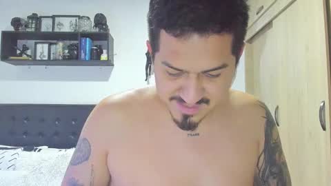 Snapshot of aronwilliams69 chatting on 28, 10, 2025 ARON Independent model online show from 28, 10, 2025