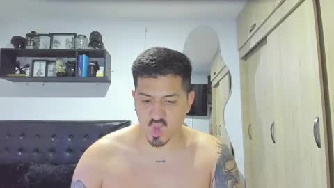 Snapshot of aronwilliams69 chatting on 19, 12, 2025 ARON Independent model online show from 19, 12, 2025