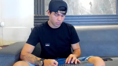 Aroon   online show from 12, 1, 2026