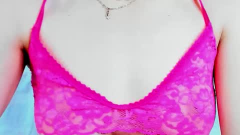 Snapshot of artemisa_leon chatting on 10, 9, 2025 artemisa_leon online show from 10, 9, 2025