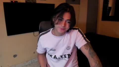 Snapshot of arthur_hunter chatting on 17, 4, 2026 I AM HERE online show from 17, 4, 2026