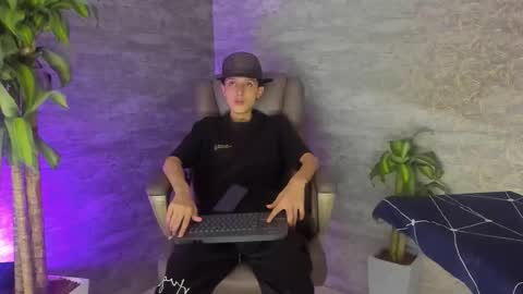 Snapshot of arthurcox_ chatting on 7, 10, 2025 arthurcox_ online show from 7, 10, 2025