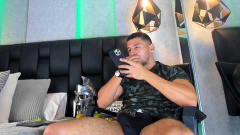 Snapshot of arthurlam chatting on 8, 1, 2025 Arthur online show from 8, 1, 2025