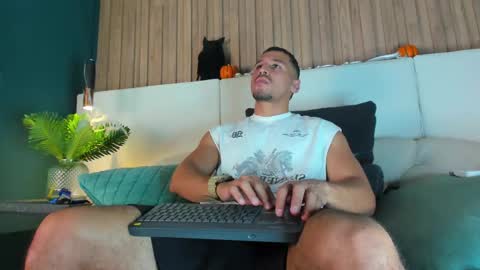 Snapshot of arthurlam chatting on 19, 10, 2025 Arthur online show from 19, 10, 2025