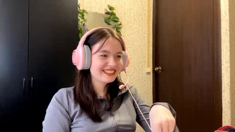 Snapshot of artiekuszynski chatting on 1, 5, 2026 Mary online show from 1, 5, 2026