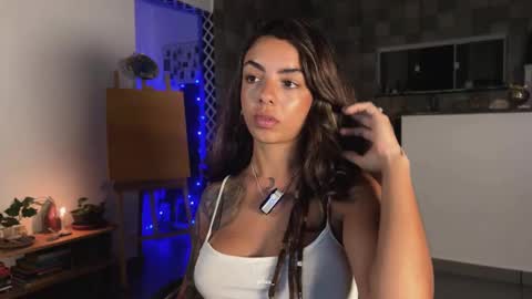 Snapshot of artisis_ chatting on 19, 11, 2025 isis online show from 19, 11, 2025