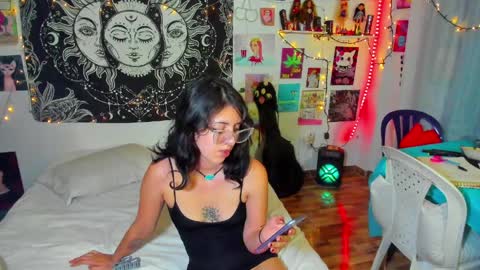 Snapshot of artsycherry chatting on 2, 4, 2026 Isabella Cherry online show from 2, 4, 2026