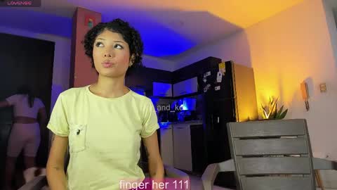 Snapshot of ary_and_kel chatting on 17, 4, 2026 Ariana and Kelsieh online show from 17, 4, 2026