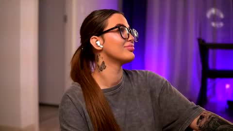 Lunaa  online show from 25, 11, 2025