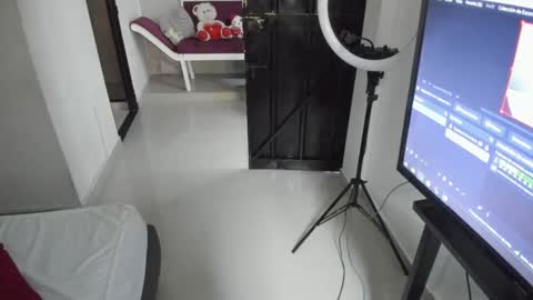 Ash Monroee  online show from 14, 12, 2025