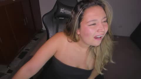 Snapshot of ash_smith1 chatting on 14, 11, 2025 ash_smith1 online show from 14, 11, 2025