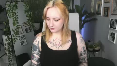 Snapshot of asheluck chatting on 15, 5, 2026 AshleyAshe online show from 15, 5, 2026