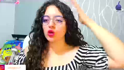 Snapshot of ashleykiim_ chatting on 9, 9, 2025 .. Ashley .. online show from 9, 9, 2025