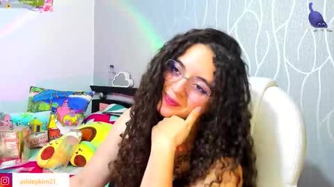 Snapshot of ashleykiim_ chatting on 18, 9, 2025 .. Ashley .. online show from 18, 9, 2025