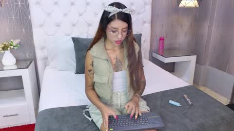 Snapshot of ashleyroberh chatting on 9, 4, 2026 AshleyRoberh online show from 9, 4, 2026