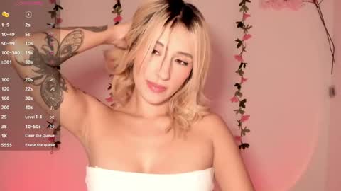 Snapshot of ashleyroys_111 chatting on 1, 5, 2026 dahiana online show from 1, 5, 2026