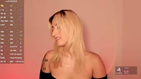 Snapshot of ashleyroys_111 chatting on 24, 5, 2026 dahiana online show from 24, 5, 2026