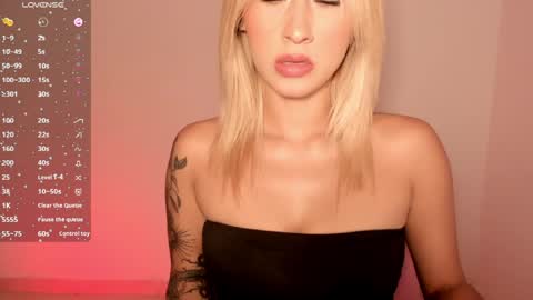 Snapshot of ashleyroys_111 chatting on 25, 5, 2026 dahiana online show from 25, 5, 2026