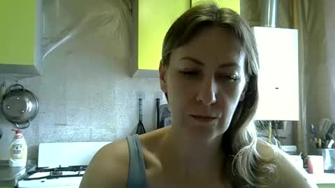 Snapshot of ashleyxhoney chatting on 5, 6, 2026 AshleyXHoney online show from 5, 6, 2026