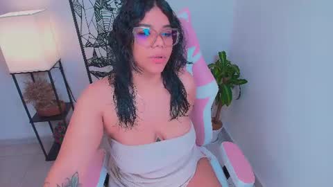 Ashleyy18   online show from 28, 6, 2026