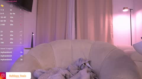 Snapshot of ashleyyfox_ chatting on 5, 12, 2024 Ashley Fox online show from 5, 12, 2024