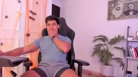 Snapshot of ashton_coleman_ chatting on 28, 10, 2025 my name real is camilo online show from 28, 10, 2025