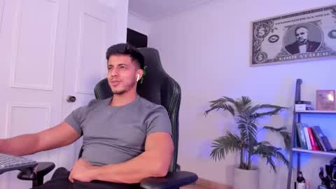 Snapshot of ashton_coleman_ chatting on 13, 11, 2025 my name real is camilo online show from 13, 11, 2025