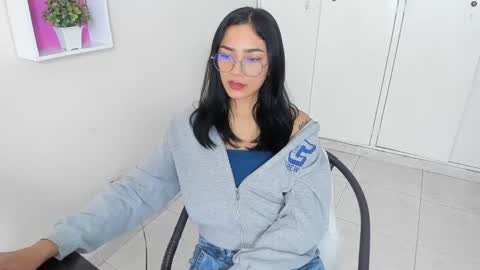 Camila online show from 4, 3, 2025