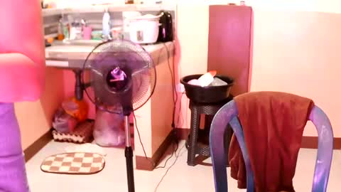 Snapshot of asian_kweenv chatting on 28, 7, 2026 Alex online show from 28, 7, 2026