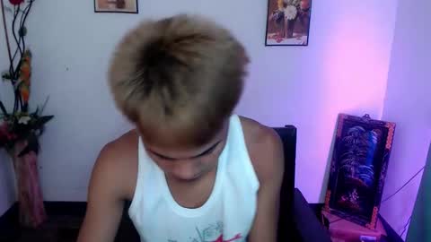 asian_lover05 online show from 24, 9, 2025